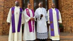 Bispos da IMBISA Dom Rudolf Nyandoro, Dom Willem Christiaans, Dom Emílio Sumbelelo e Dom Tonito Xavier Muananoua