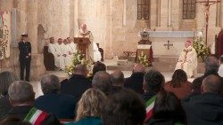Il cardinale Parolin durante la Messa a Fossanova per il 750.mo della morte di Tommaso d'Aquino