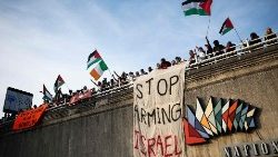 Demonstration in London calling for a two-way arms embargo on Israel