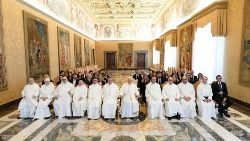 Le Pape et la communauté monastique de Montevergine au Vatican, ce lundi 13 mai 2024.