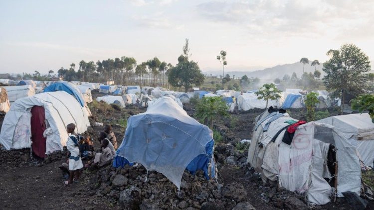 Pogled na taborišče za razseljene osebe Mugunga v DR Kongo