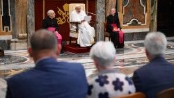 Papež Frančišek je v petek, 11. maja 2024, sprejel v dvorani Klementini v Vatikanu delegacijo Inštituta za visoko šolstvo »Merrimack College« iz Massachusettsa v ZDA.
