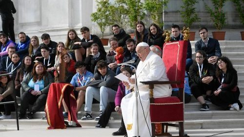 Papež mládeži v Benátkách: Odložte telefony, všímejte si druhých