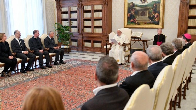 教宗接见西班牙巴塞罗那“布兰克尔纳基金会”成员