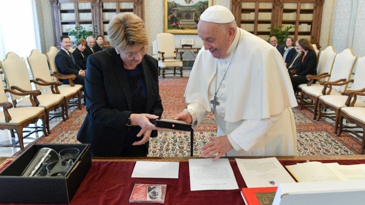 البابا فرنسيس يستقبل رئيسة الاتحاد السويسري