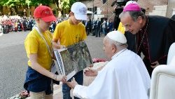 Setkání s dětmi a dospívajícími před veronskou bazilikou