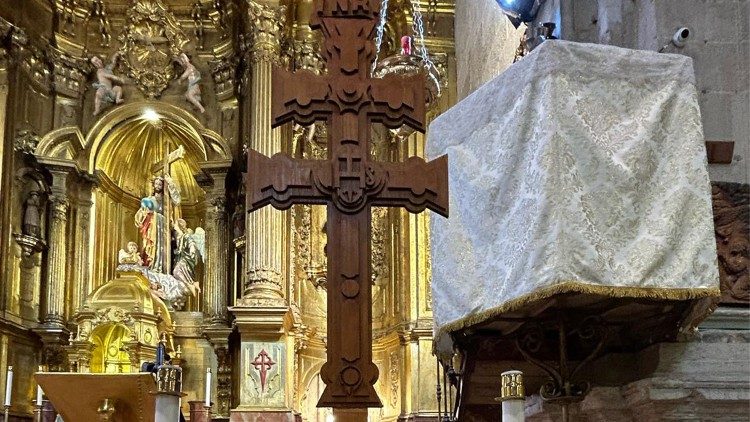 Una réplica de la Vera Cruz se encuentra en la Iglesia de El Salvador, un auténtico baluarte de la arquitectura religiosa del renacimiento caravaqueño.