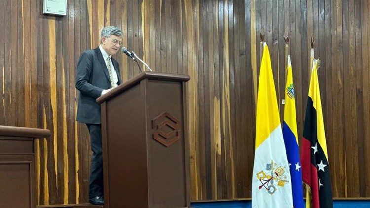 Prefecto del Dicasterio para la Comunicación en el Congreso del Diario Católico de Venezuela 