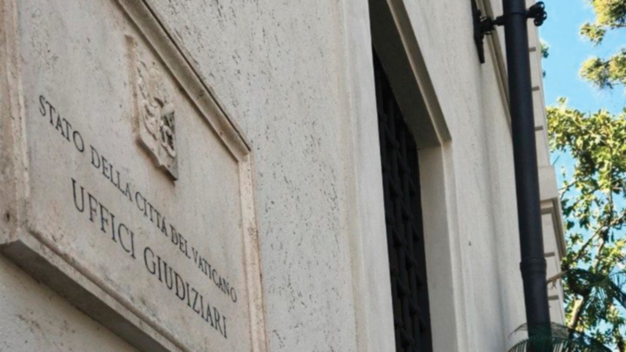  Modifiche di norme in materia  di ordinamento giudiziario in Vaticano  QUO-090