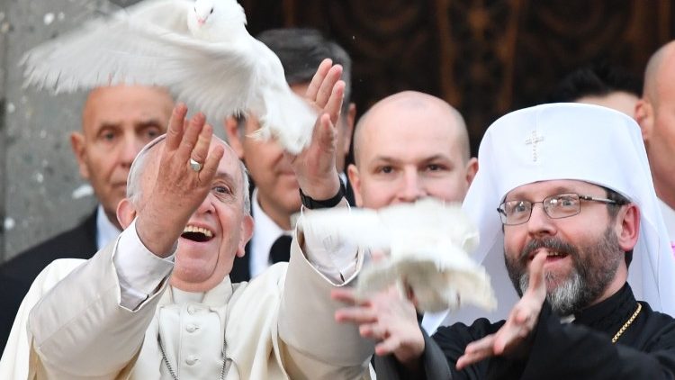 Блаженнейший Святослав с Папой Франциском, посещающим собор Св. Софии в Риме  (январь 2018 г.)