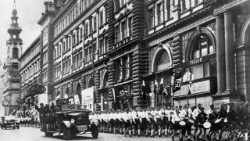 15. März 1938: Nazi-Parade nach dem „Anschluss“ durch Wien