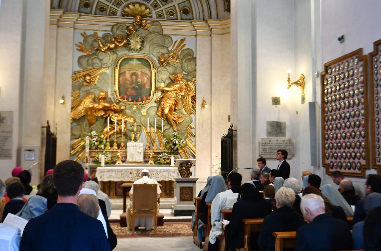 Coronavirus Francesco Prega La Madonna Del Divino Amore Vatican News