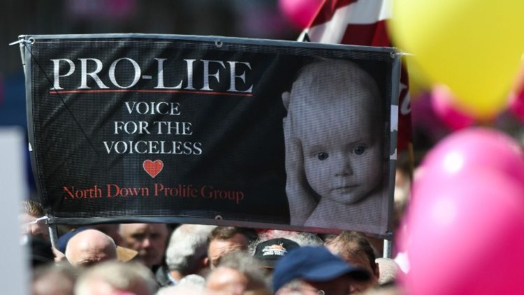 愛爾蘭舉行保護生命遊行