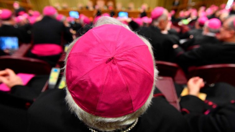 Paavi kutsui piispat koolle keskustellakseen hyväksikäytön estämisestä