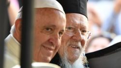 Archivbild: Papst und Patriarch Bartholomaios