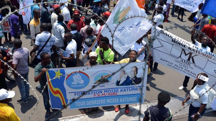 Eine Wahldemonstration in der Demokratischen Republik Kongo
