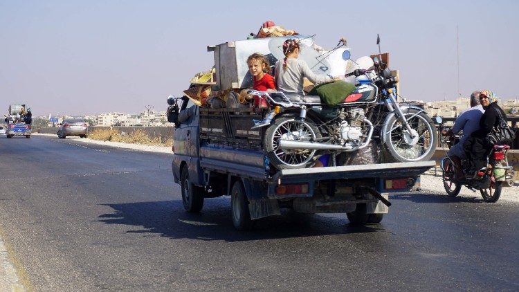 Civili siriani in fuga dalle zone di guerra