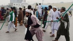 In Pakistan verschaffen sich islamistische Hardliner regelmäßig auf den Straßen Gehör; im Visier stehen oft religiöse Minderheiten, denen angebliche Blasphemie vorgeworfen wird.