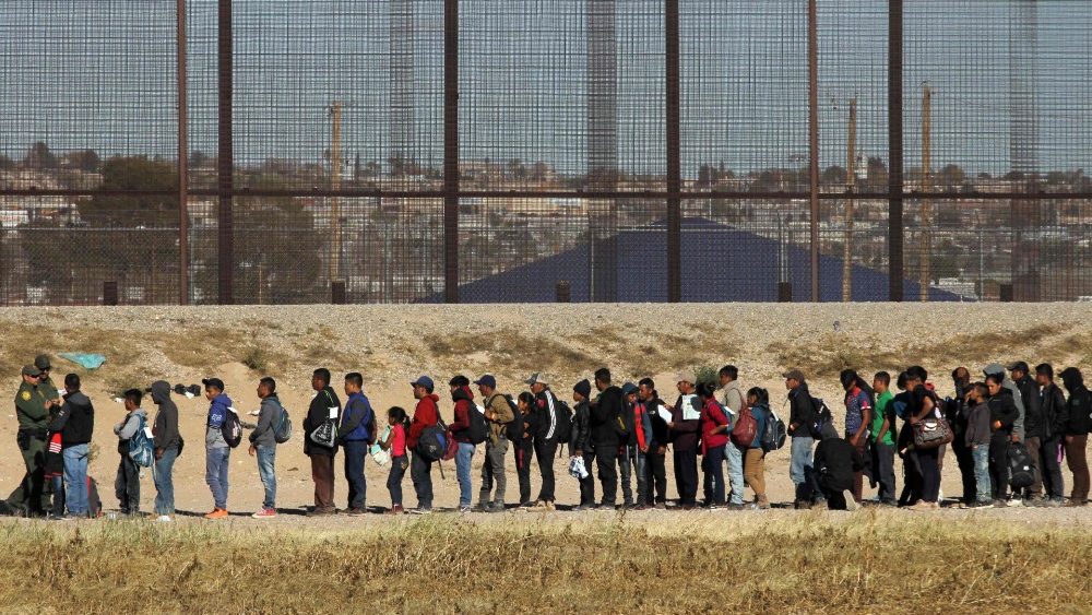 Migrantes centro-americanos no norte do México tentam atravessar a fronteira com os Estados Unidos