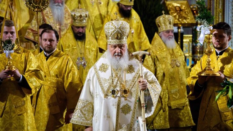 Moskovski patriarh Kiril med obhajanjem božične liturgije