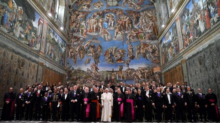 Pāvests tiekas ar Vatikānā akreditētajiem vēstniekiem