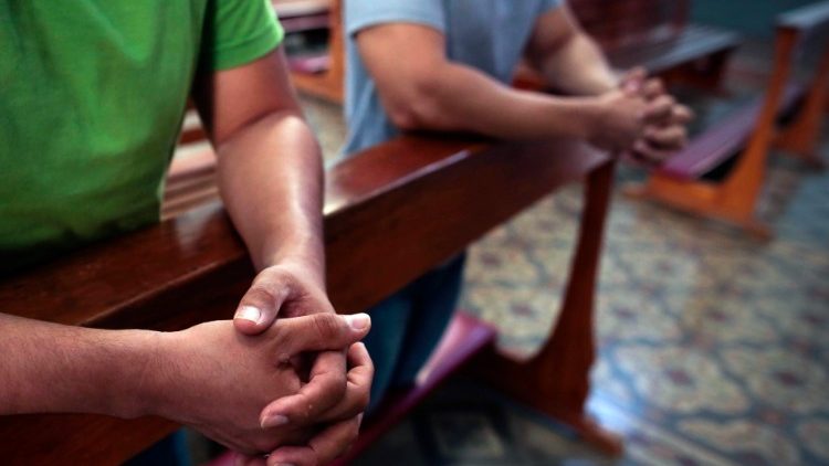 尼加拉瓜信友在祈禱