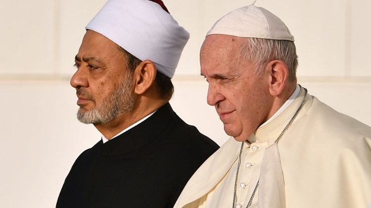Папа Франциск и верховный имам университета Аль-Азхар Ахмад аль-Тайиб
