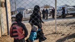 Siria: nei campi profughi 2.500 bambini stranieri di famiglie legate all'Isis 