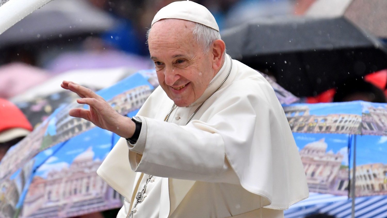 Resultado de imagem para papa francisco Nesta chuvosa quarta-feira praÃ§a de sao pedro 10/04/2019