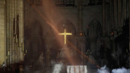 Notre Dame fire: Pope Francis expresses closeness, assures prayers