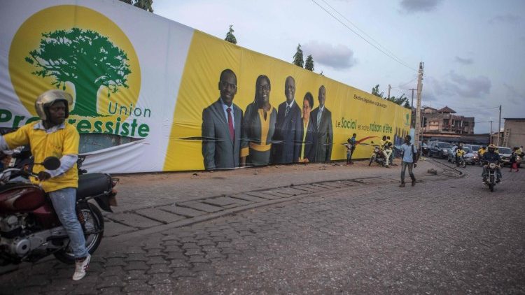 Uno striscione elettorale in Benin