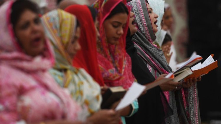 Des chrétiennes pakistanaises en prière lors des célébrations du Vendredi Saint, le 19 avril 2019.