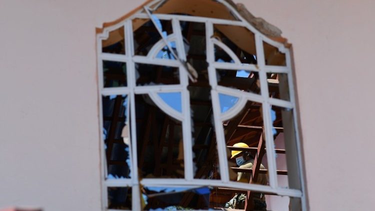 Igreja de São Sebastião em Negombo, Sri Lanka, após atentado na Páscoa de 2019