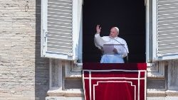 Pope at Angelus: Recognize the qualities of others without envy