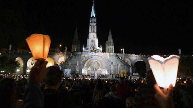 Karácsonyi díszkivilágítást  kap a lourdes-i bazilika 