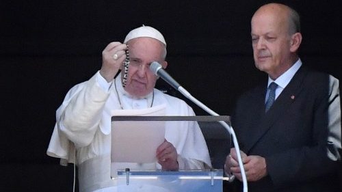 Pápež požehnal ružence pre rodiny obetí vojny v Sýrii – kampaň ACN „Uteš môj ľud“