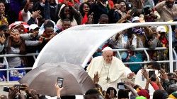 O Papa Francisco ao chegar no Estádio Zimpeto, em Maputo, Moçambique (6 de setembro)