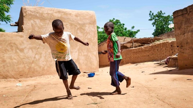Kinder in einem Dorf in Segou, Zentralmali - Aufnahme von 2019