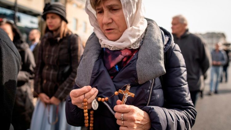 波蘭教友在步行祈禱