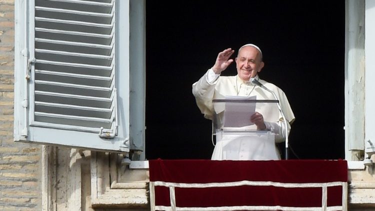 Папа падчас малітвы "Анёл Панскі"