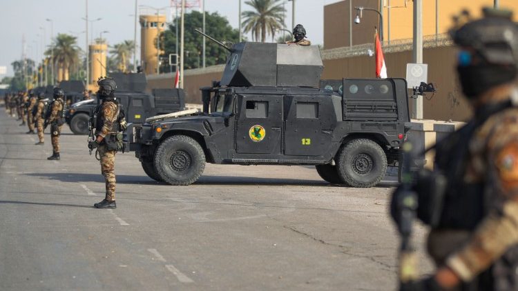 Iraqi counter-terrorism forces in front of the US embassy in Baghdad
