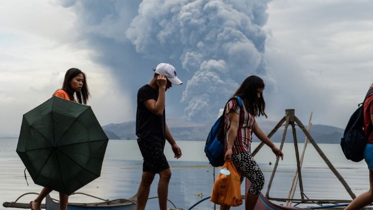 Erupción del volcán Taal, Filipinas.