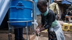 KENYA: Washing hands