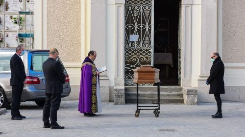  Le coronavirus frappe durement le clergé italien