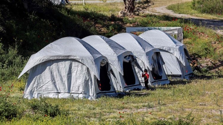 Палатки беженцев в Греции