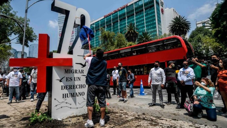 メキシコ、サン・フェルナンドで起きた72人の移民虐殺の悲劇から10年