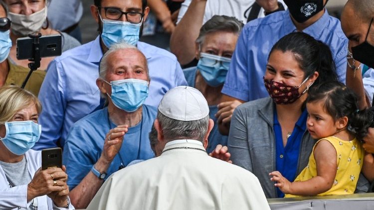 Papeževa bližina med pandemijo covid-19