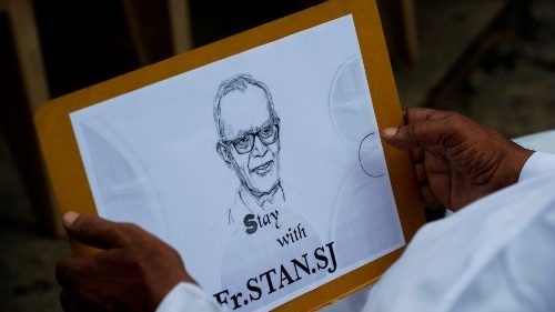 Inde: cent jours de détention pour le père Swamy