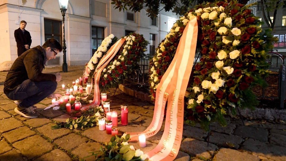 Omaggio alle vittime della strage di Vienna