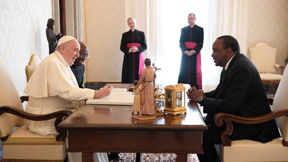 Папа Франциск с президента на Република Кения